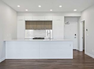 255 W Les Jardins Park SE #317, Calgary, AB T2C5W9