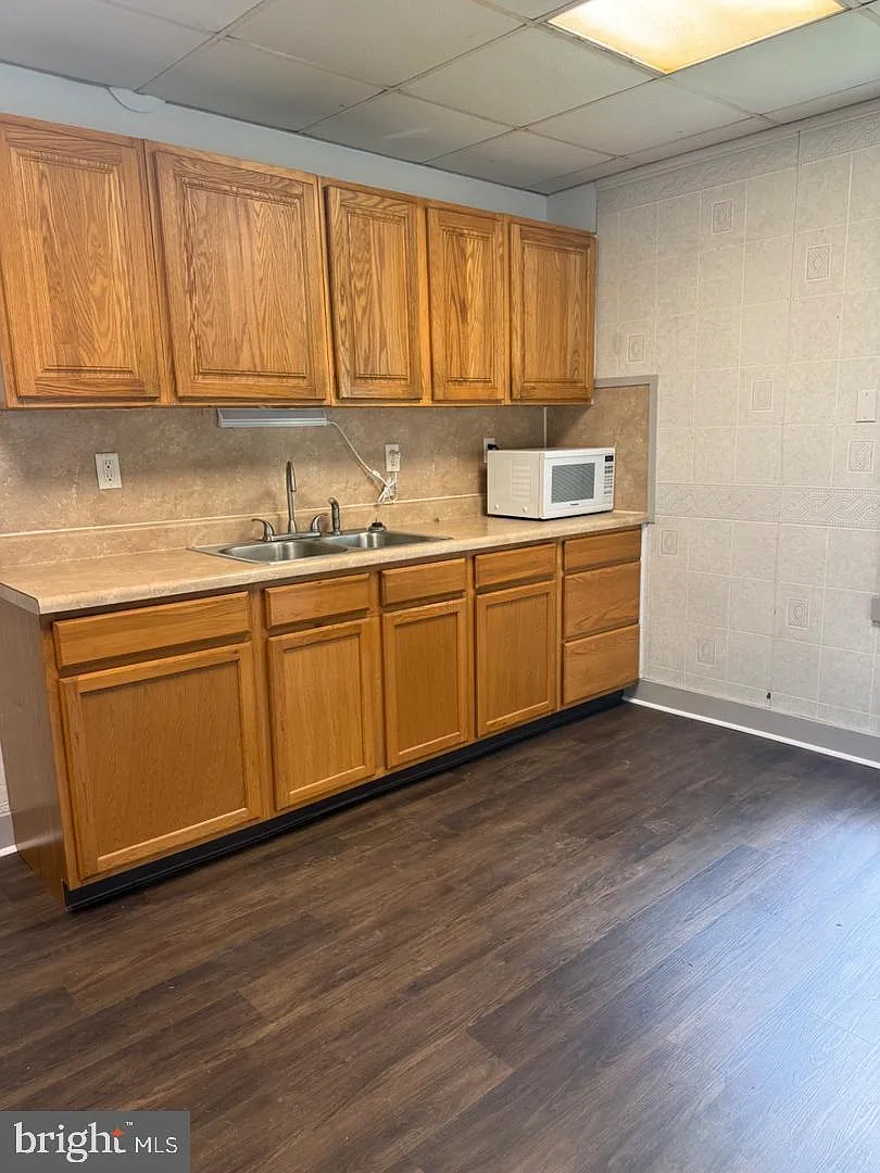 3 bed, 1.0 bath, 1500 sqft, $1,425 — Photo 2