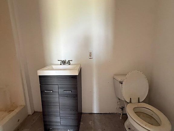 3rd image of 2199 Las Cipres Blvd
