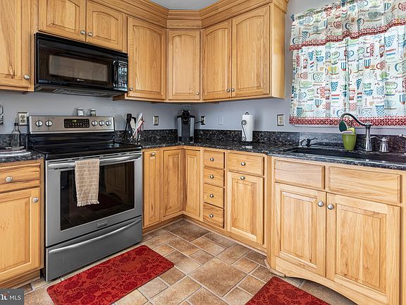 2nd image of 39057 Carlton Way