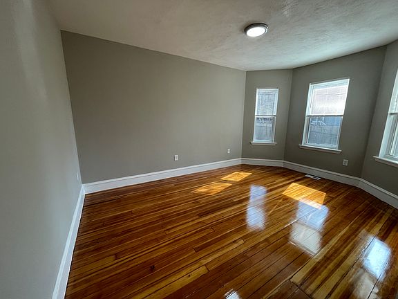 4th image of 33 Dunlap St #1