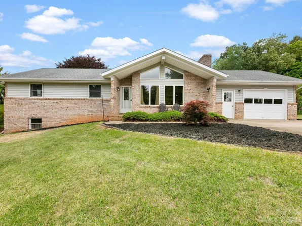 15 Esek Dr, Leicester, NC 28748
