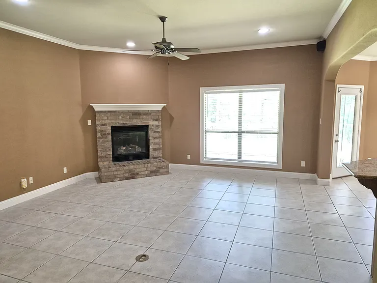 1103 Tiffany Ln — Photo 7