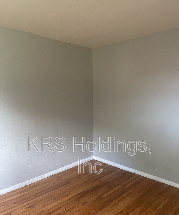 Building Photo 4
