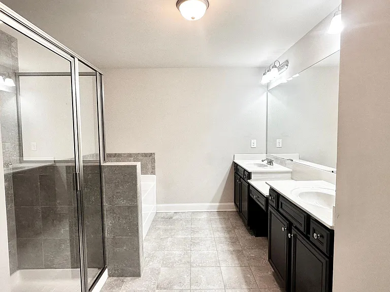 285 Holdings Dr — Photo 12