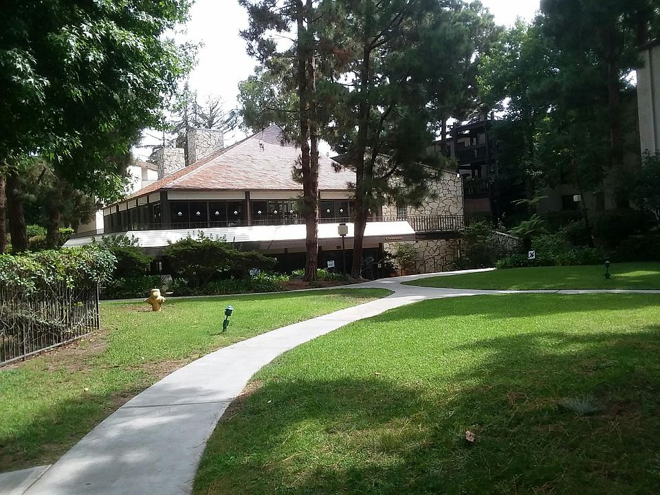 Cross Creek Village Grounds and Clubhouse