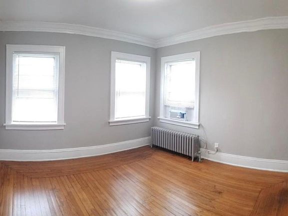 4th image of 4764 Pearl Rd #2
