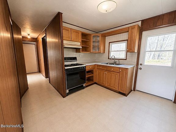 3rd image of 1155 Main Rd