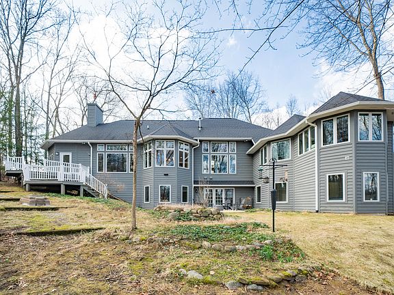 3rd image of 6252 Baywater Ln