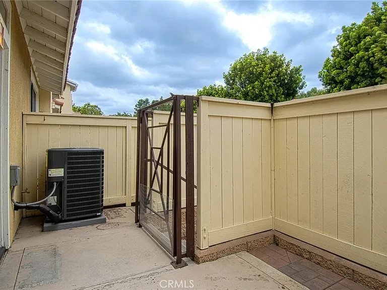 19646 Orviento Dr — Photo 14