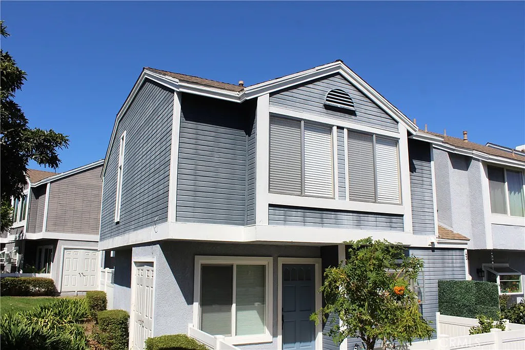 3 bed, 1.5 bath, 1156 sqft, $3,675 — Photo 2