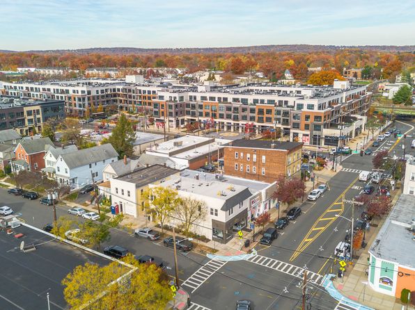 114 Center St APT 2B