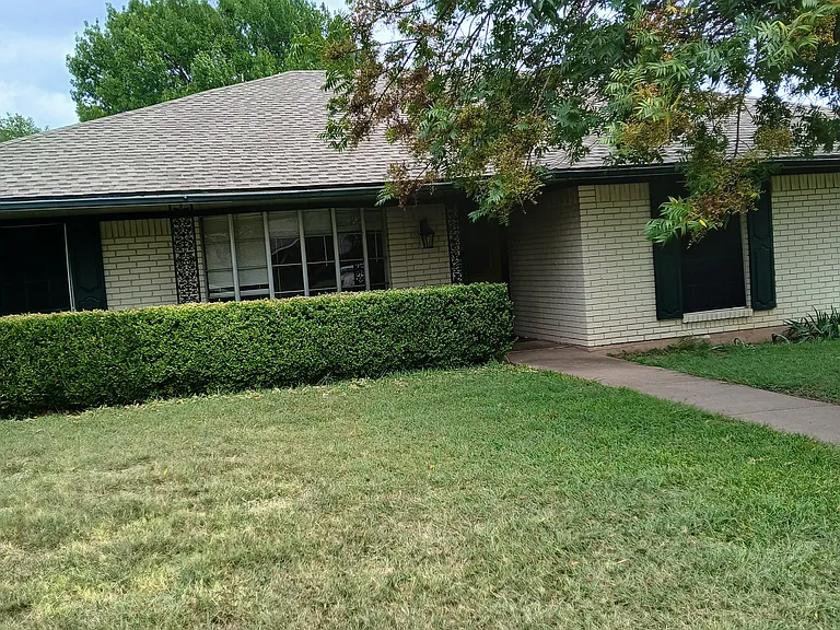 1512 Meadow Ln — Photo 1