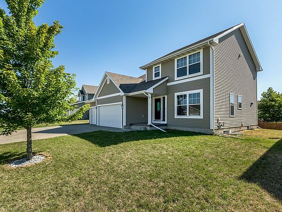 2nd image of 895 SE Westgate Dr