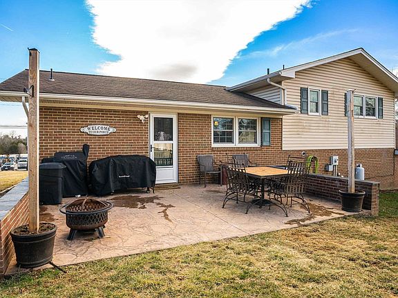 5th image of 40 Earhart Ln
