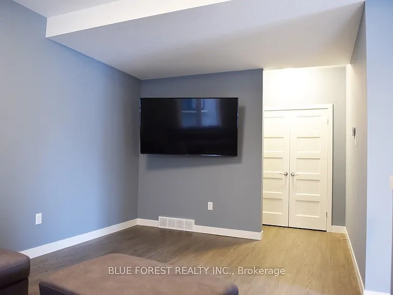 933 Manhattan Way #933 — Photo 5