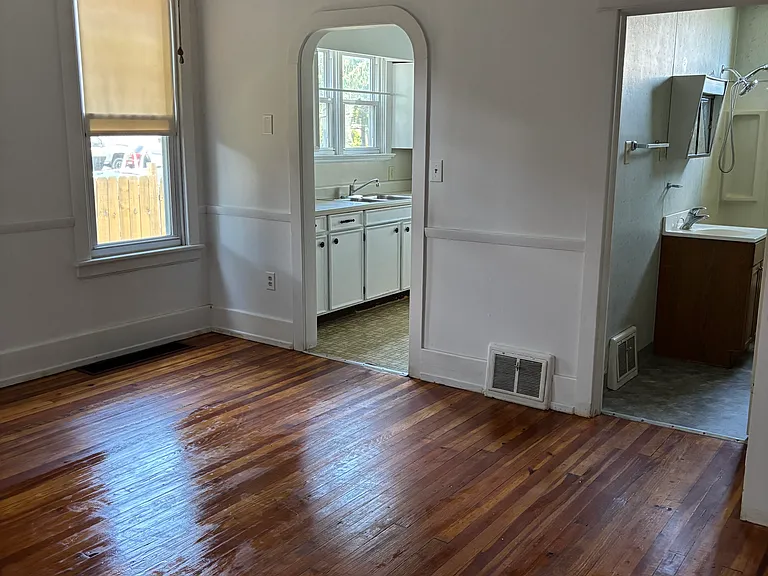 242 N Lincoln St #1 — Photo 6