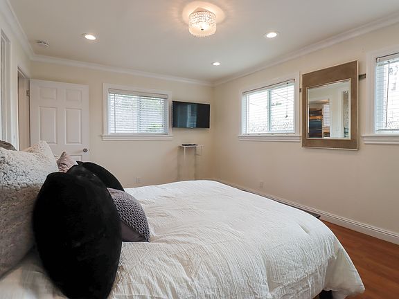 4th image of 14832 Standish Dr