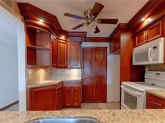5th image of 4201 N Ocean Dr APT 402