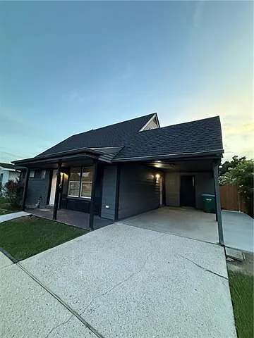 4 bed, 2.0 bath, 1240 sqft, $2,400 — Photo 2