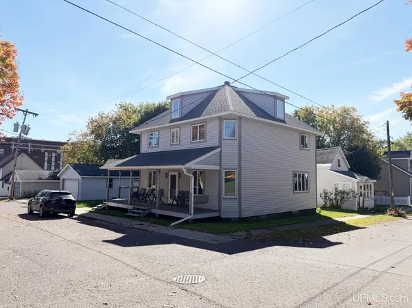 630 7th St, Lake Linden, MI 49945