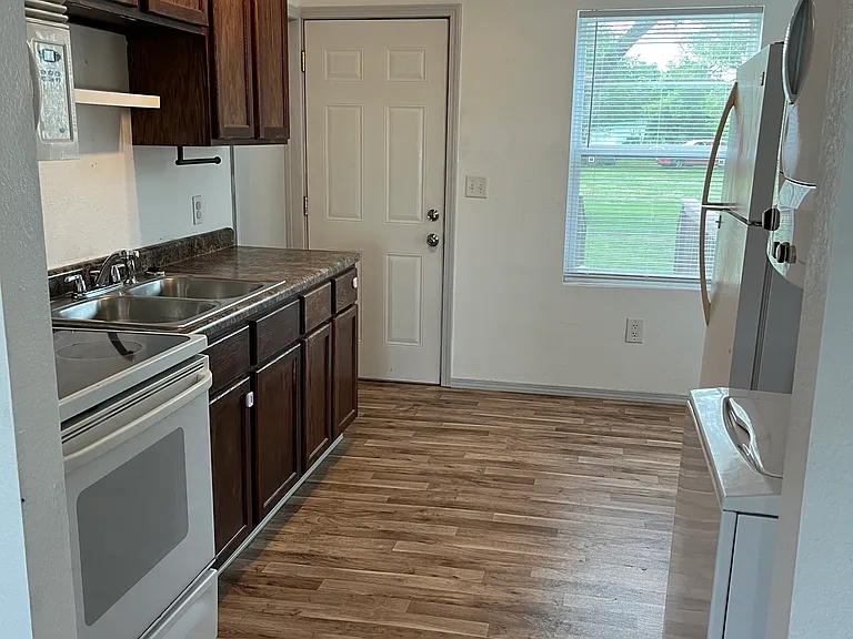 218 W School St #2 — Photo 1