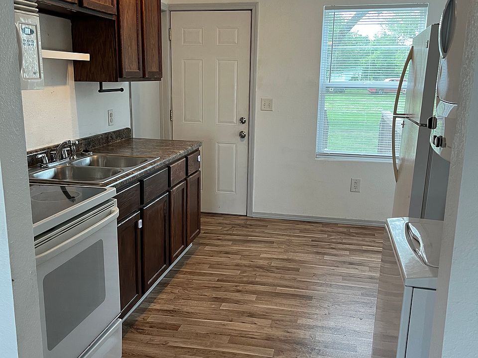 1st image of 218 W School St #2