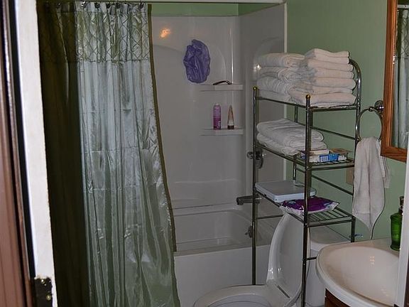 5th image of 496 W Vine St