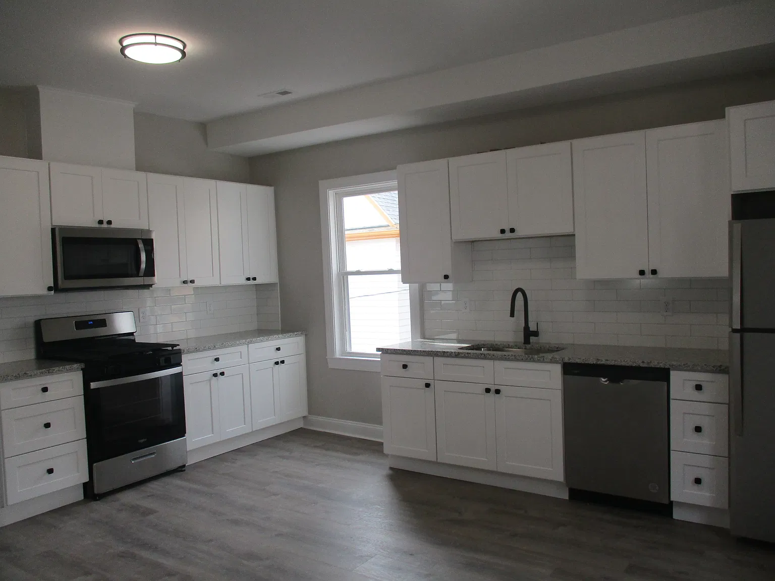 3 bed, 1100 sqft, $3,500 — Photo 2