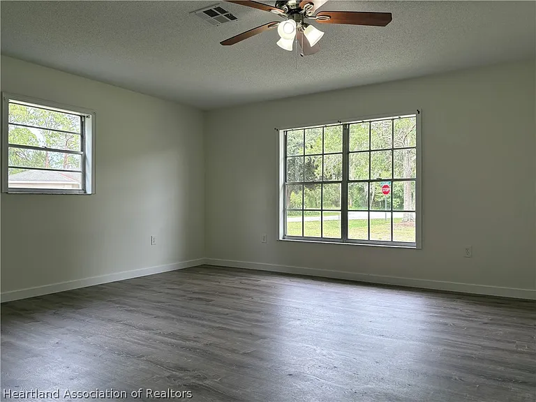 1008 Lagrande Blvd — Photo 15