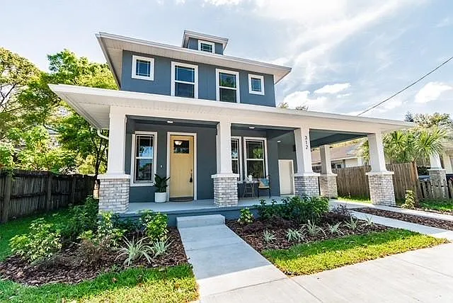 306 W Curtis St
