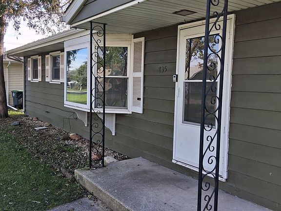 4th image of 835 W 38th Pl