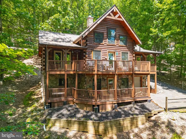 150 N Iroquois Cir, Hazleton, PA 18202