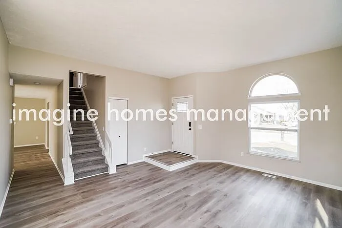 3 bed, 2.5 bath, 1530 sqft, $2,300 — Photo 2