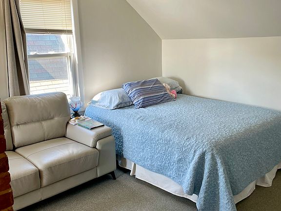 Living/sleeping space