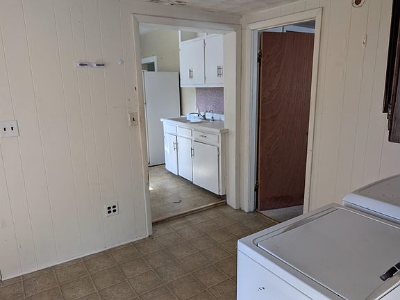 12th image of 503 E Mason St