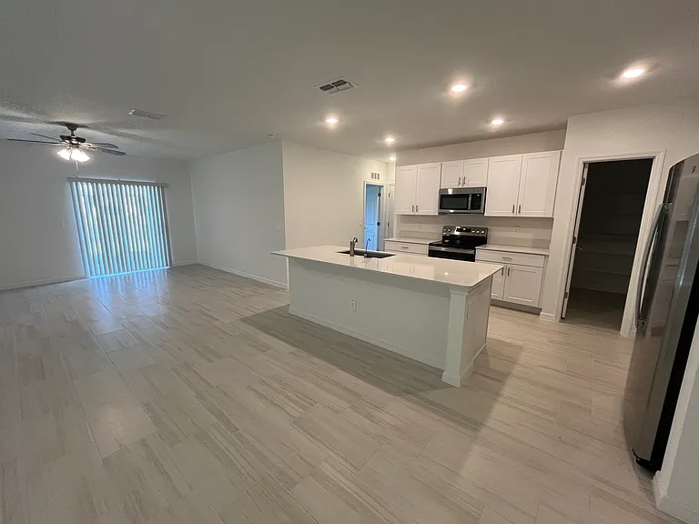 11317 Radiant Shore Loop — Photo 5