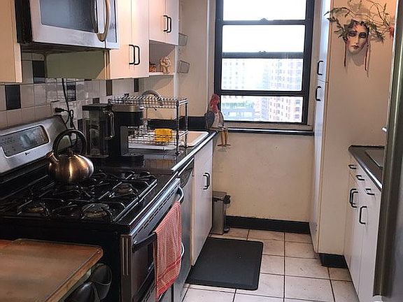 3rd image of 210 Broadway #G1307
