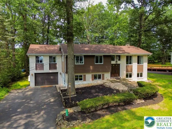 2568 Woods Edge Rd, Bath, PA 18014
