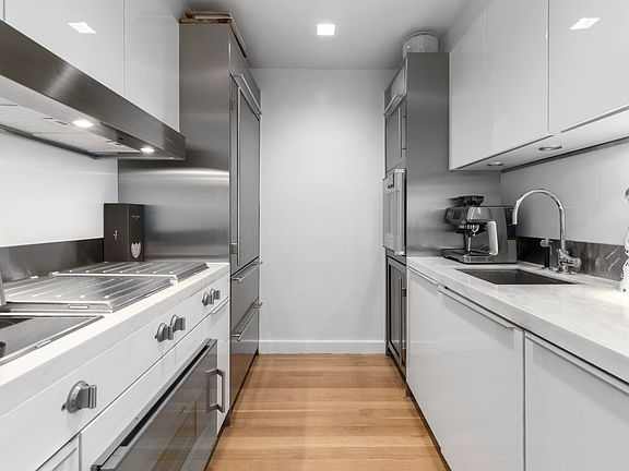 3rd image of 400 E 67th St APT 7C