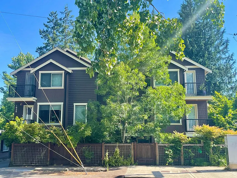 3503 NE 110th St — Photo 1