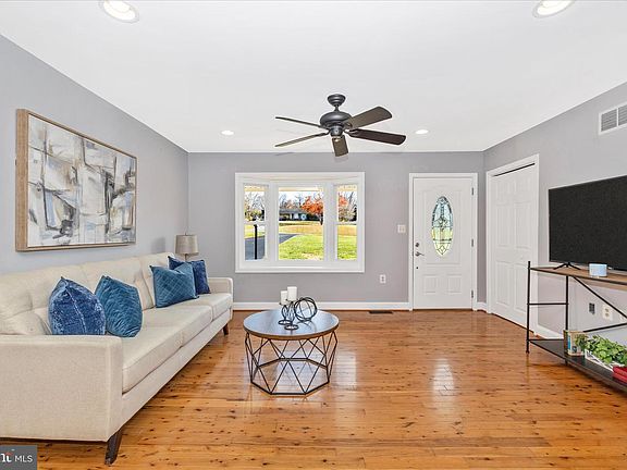 3rd image of 11378 Canary Dr