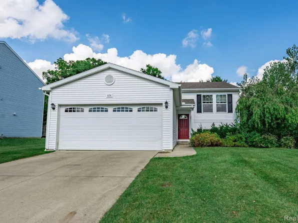 624 Hewitt St, Howell, MI 48843