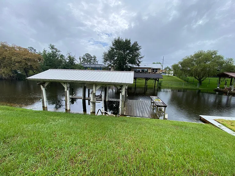 109 Cypress Dr E — Photo 17