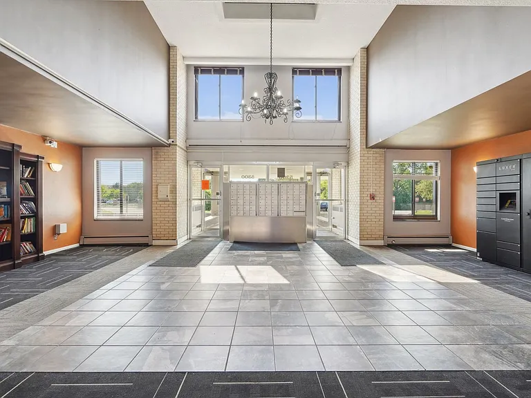 Interlachen Court — Photo 1
