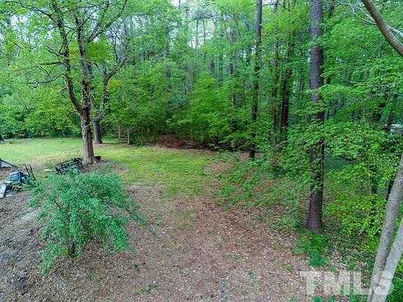 4th image of 1701 Honeysuckle Rd