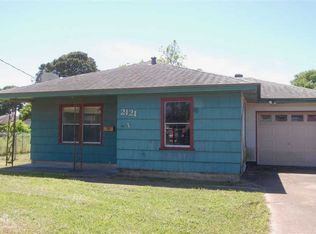 2121 Main Ave, Groves, TX 77619