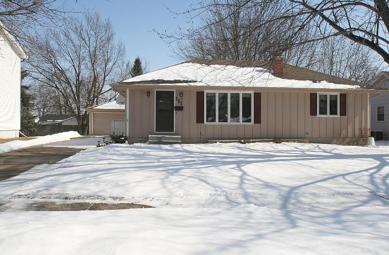 1st image of 301 NW Beechwood St