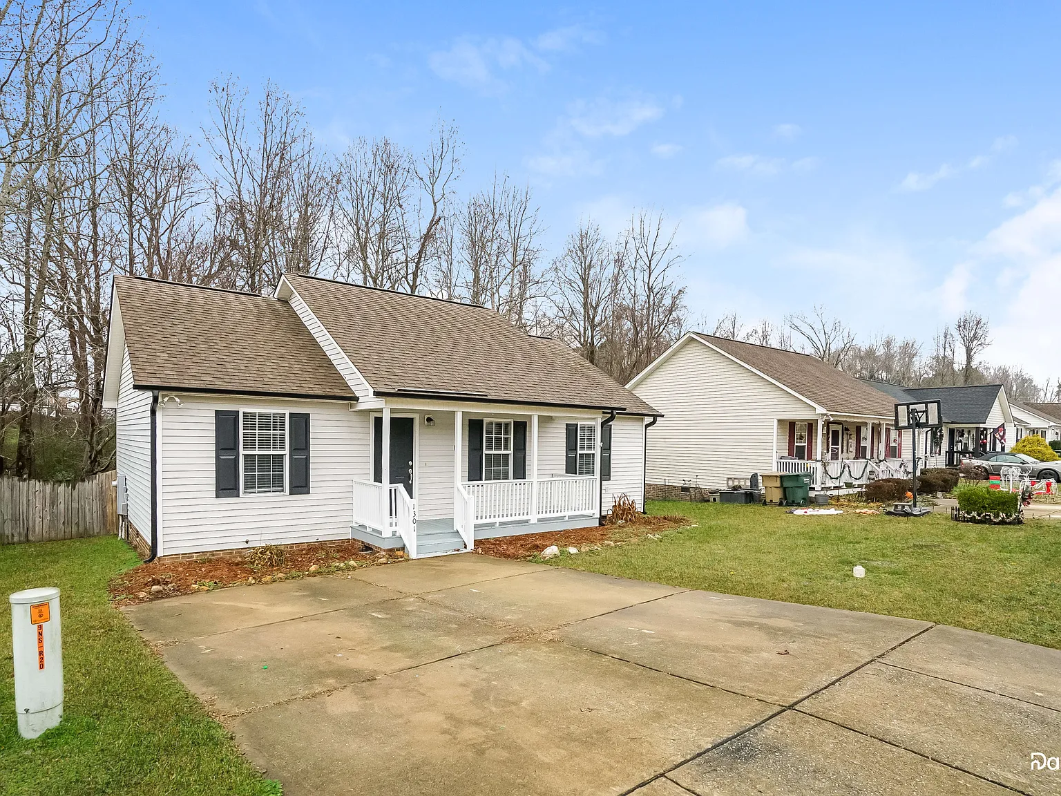 3 bed, 2.0 bath, 1026 sqft, $1,780 — Photo 3