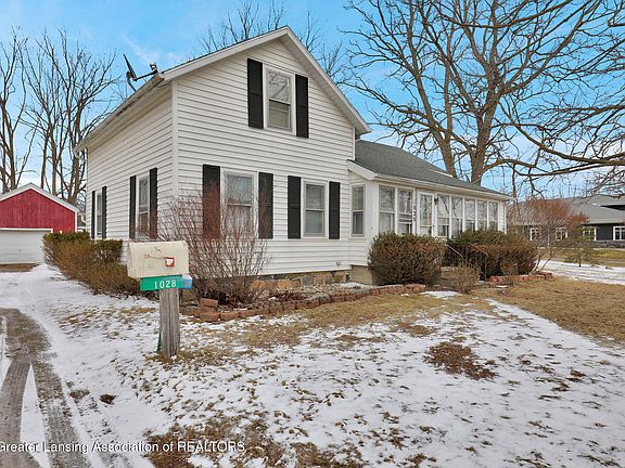 3rd image of 1028 Hogsback Rd